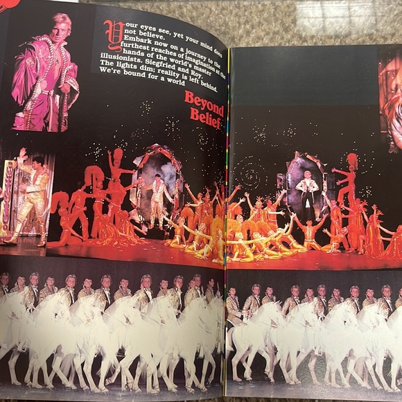 1983 Siegfried & Roy Beyond Belief Souvenir Program Showroom Copy - Picture 3 of 7